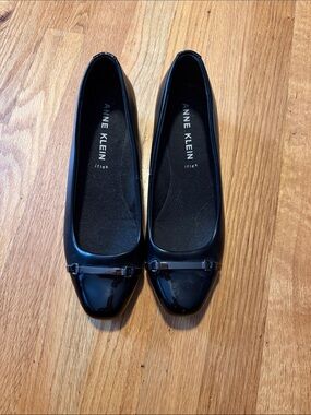 Anne Klein Black Patent Square-Toe Ballet Flats with Slim Bow